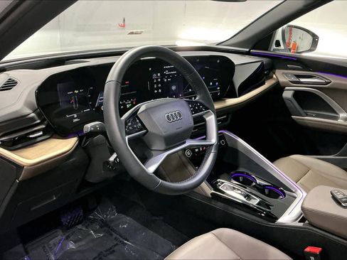 Used 2025 Audi Q5 Premium Plus w/ Premium Plus image 17