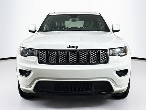 Used 2022 Jeep Grand Cherokee Laredo X RWD image 2