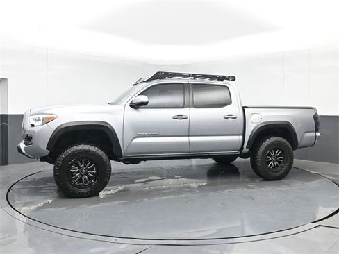 Used 2021 Toyota Tacoma TRD Off-Road image 11