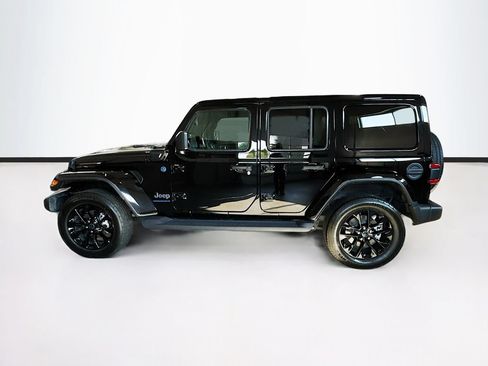 Used 2025 Jeep Wrangler Unlimited Sahara AWD/4WD image 8