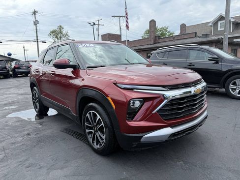 Used 2024 Chevrolet TrailBlazer LT w/ Convenience Package FWD image 4