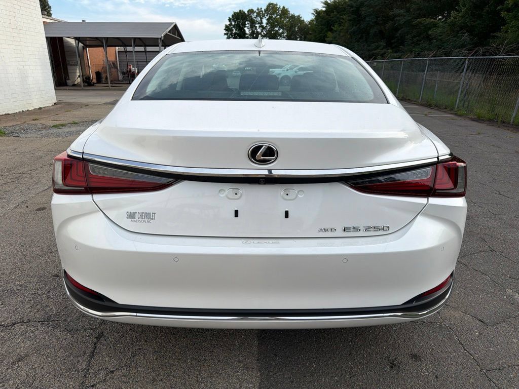 Used 2023 Lexus ES 250 w/ Premium Package w/ Premium Package AWD/4WD image 3