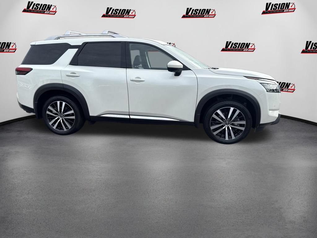 Used 2024 Nissan Pathfinder Platinum w/ Cargo Package AWD/4WD image 4