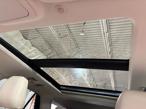 Used 2020 Ford Explorer Platinum image 16