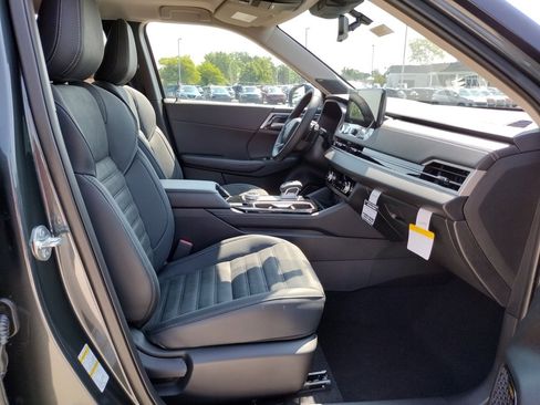New 2025 Mitsubishi Outlander SE image 12