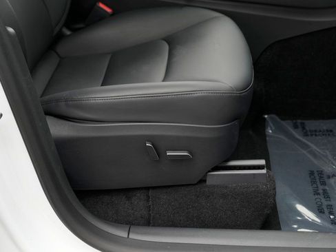 Used 2023 Tesla Model Y Long Range image 34