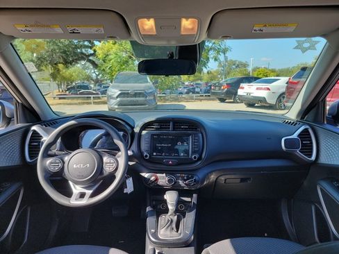 Used 2023 Kia Soul LX FWD image 14
