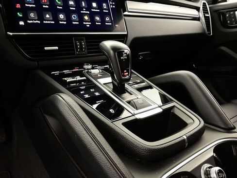 Certified 2022 Porsche Cayenne Platinum Edition AWD/4WD image 11