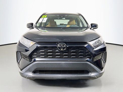 Used 2021 Toyota RAV4 LE FWD image 11