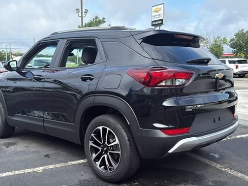 Used 2025 Chevrolet TrailBlazer LT AWD/4WD image 5