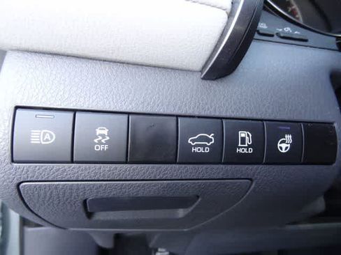 Used 2024 Toyota Camry SE w/ Cold Weather Package FWD image 10