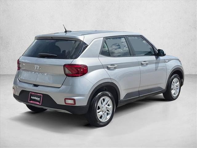New 2026 Hyundai Venue SE FWD image 2