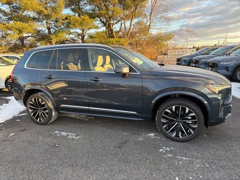 New 2026 Volvo XC90 B6 Plus w/ Protection Package Premier image 2