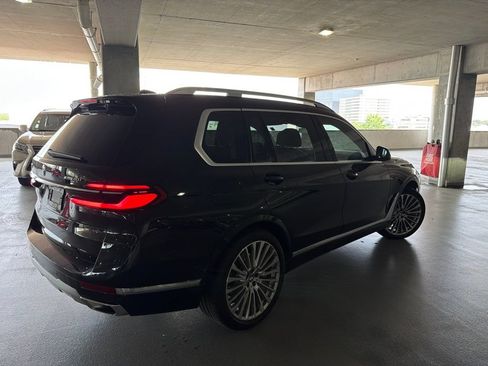 Used 2025 BMW X7 xDrive40i w/ Premium Package AWD/4WD image 3