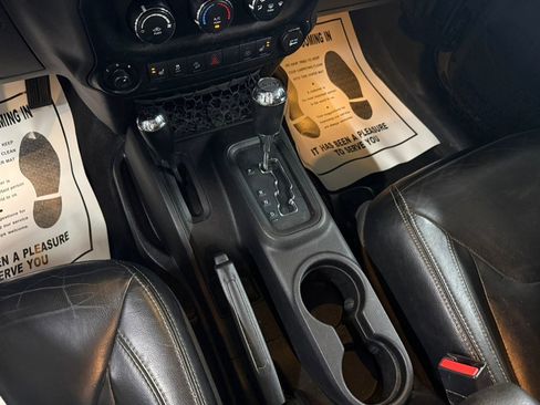 Used 2015 Jeep Wrangler Unlimited Rubicon w/ Dual Top Group AWD/4WD image 20