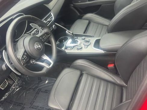Used 2024 Alfa Romeo Giulia Veloce image 5
