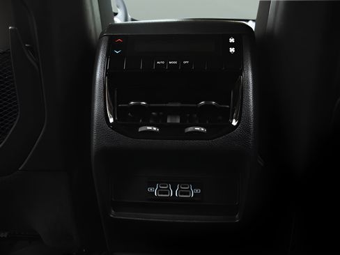 Used 2023 Jeep Grand Cherokee L Laredo image 22