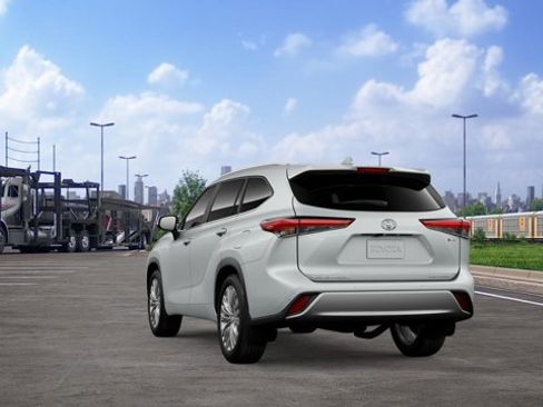 New 2026 Toyota Highlander Platinum image 9