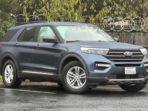 Used 2020 Ford Explorer XLT w/ Equipment Group 202A image 2