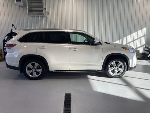 Used 2015 Toyota Highlander Limited AWD/4WD image 2
