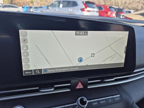 Used 2025 Hyundai Elantra SEL image 18