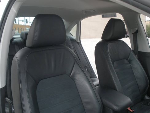 Used 2014 Volkswagen Passat TDI SEL Premium FWD image 32