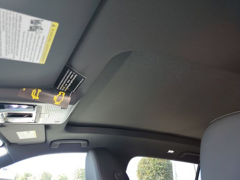 New 2026 Volkswagen Tiguan SE R-Line image 22