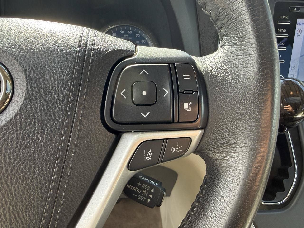 Used 2018 Toyota Sienna XLE w/ XLE Navigation Package FWD image 30