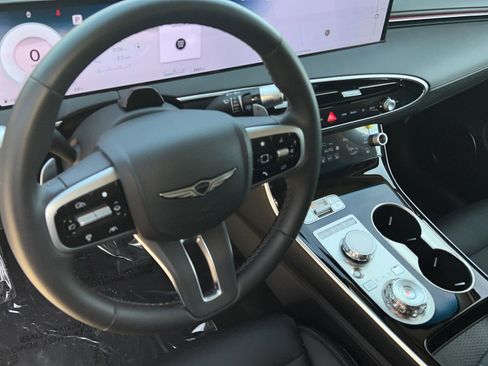 Used 2026 Genesis GV70 2.5T image 9