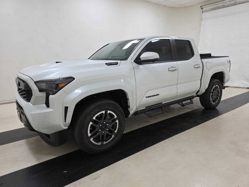 Used 2025 Toyota Tacoma TRD Sport w/ TRD Sport Premium Package AWD/4WD image 5