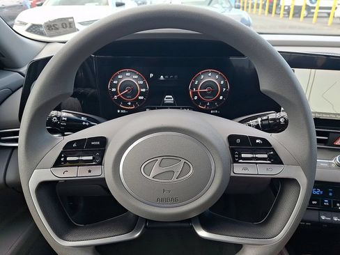 Used 2024 Hyundai Elantra SEL FWD image 18