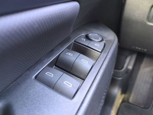 Used 2024 Chevrolet Equinox EV LT image 28