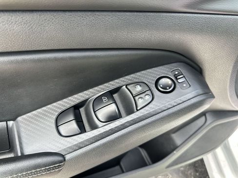 Used 2024 Nissan Altima 2.5 SV image 13