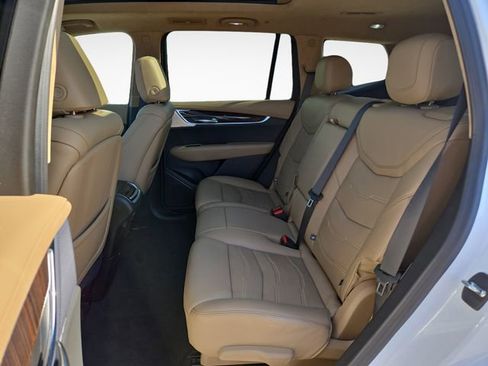 Used 2024 Cadillac XT6 Premium Luxury w/ Platinum Package AWD/4WD image 12