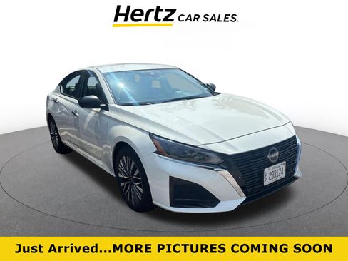 Used 2025 Nissan Altima 2.5 SV FWD image 1