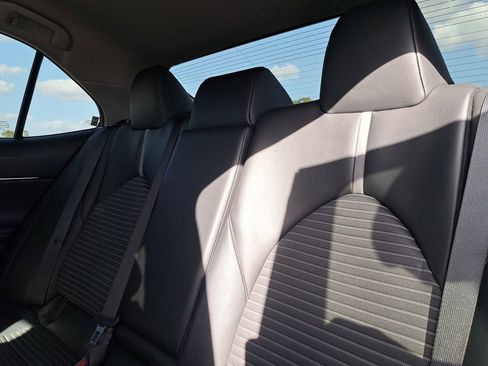 Used 2021 Toyota Camry SE image 8