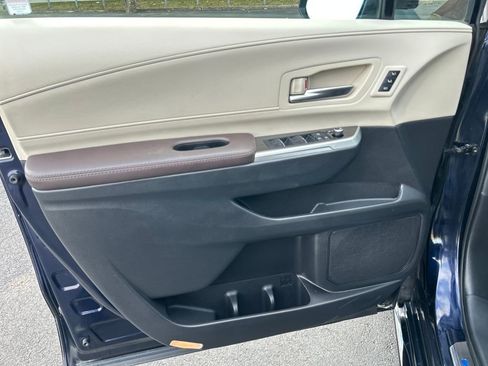 Certified 2024 Toyota Sienna Platinum image 18