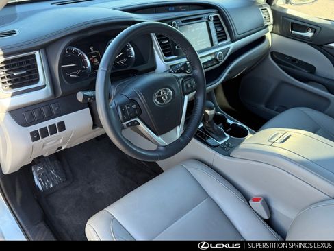 Used 2015 Toyota Highlander XLE image 11
