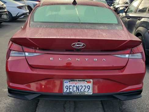 Used 2023 Hyundai Elantra SEL w/ Convenience Package FWD image 4