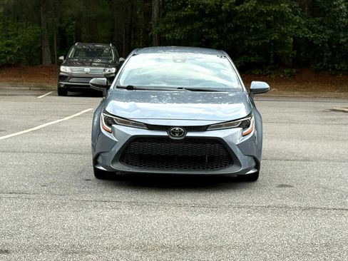 Used 2021 Toyota Corolla LE image 2