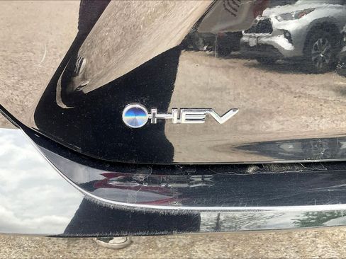 Used 2025 Toyota Camry SE image 30