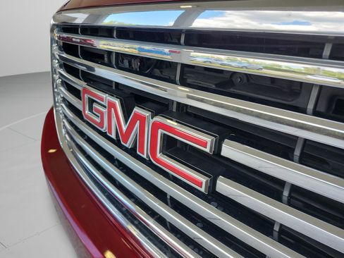 Used 2017 GMC Yukon SLT w/ Premium Edition AWD/4WD image 29