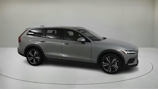 Certified 2026 Volvo V60 B5 Cross Country Plus w/ Climate Package AWD/4WD image 2