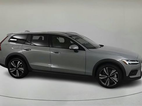Certified 2026 Volvo V60 B5 Cross Country Plus w/ Climate Package AWD/4WD image 2