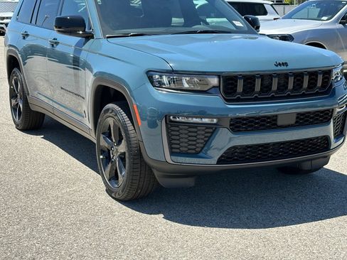 New 2026 Jeep Grand Cherokee L Limited w/ Limited Altitude Package AWD/4WD image 11