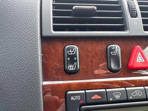 Used 2002 Mercedes-Benz E 320 4MATIC Sedan image 7