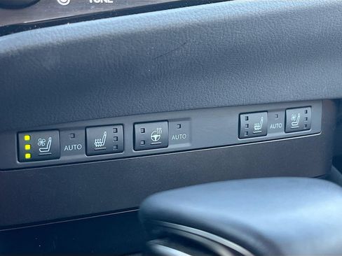 Used 2025 Lexus ES 300h w/ Premium Package FWD image 19