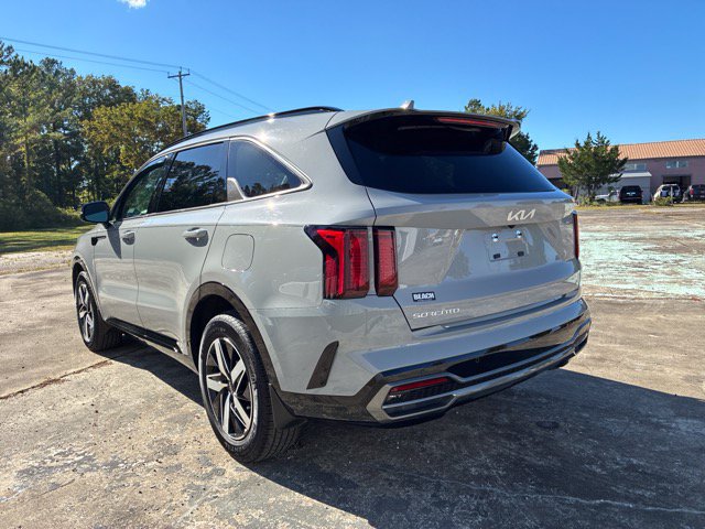 Used 2023 Kia Sorento EX w/ Panoramic Sunroof Package FWD image 5