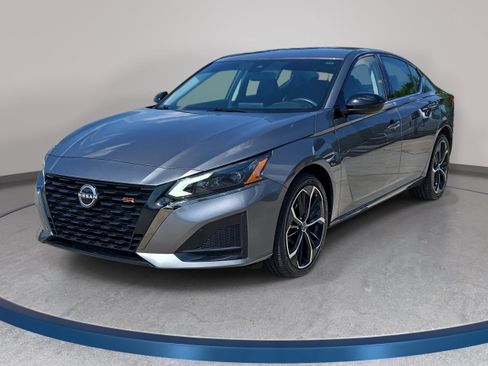 Used 2024 Nissan Altima 2.5 SR AWD/4WD image 1