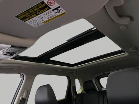 Used 2025 Nissan Rogue Platinum image 34